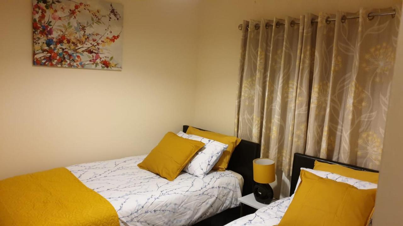 M&B Haven - Sittingbourne Apartment Bagian luar foto