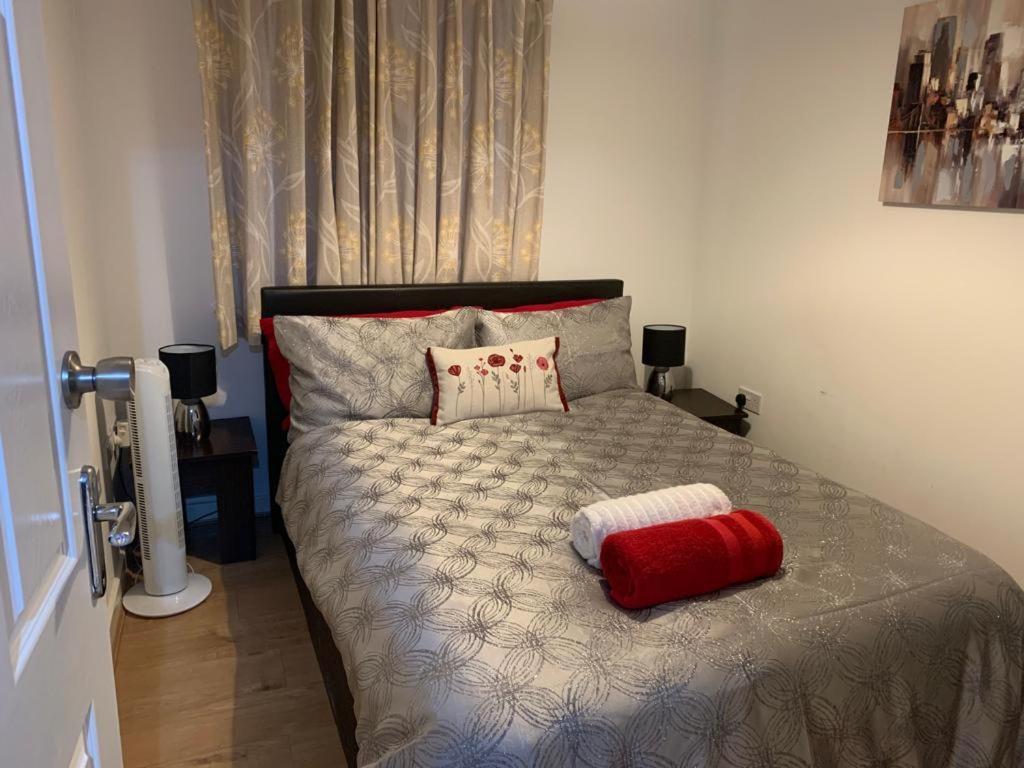 M&B Haven - Sittingbourne Apartment Bagian luar foto
