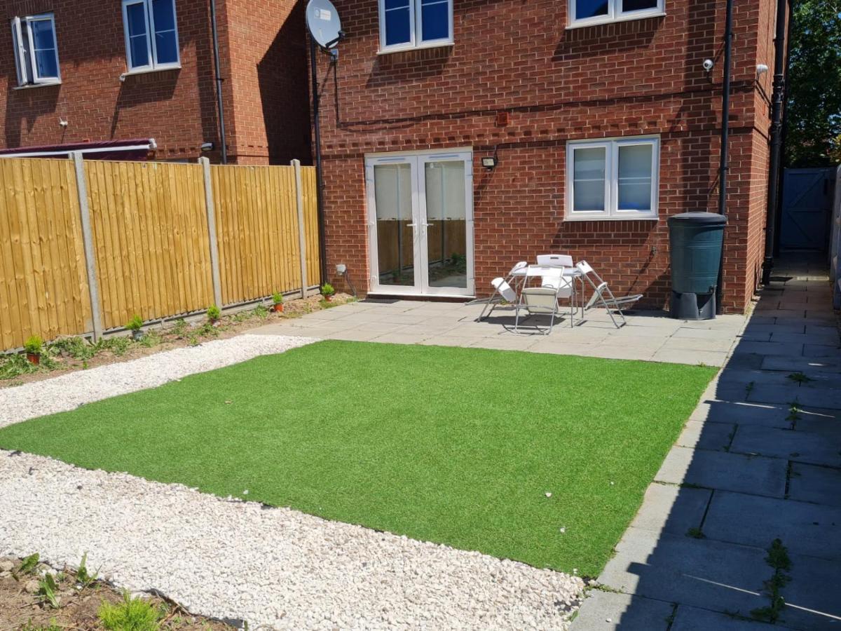M&B Haven - Sittingbourne Apartment Bagian luar foto