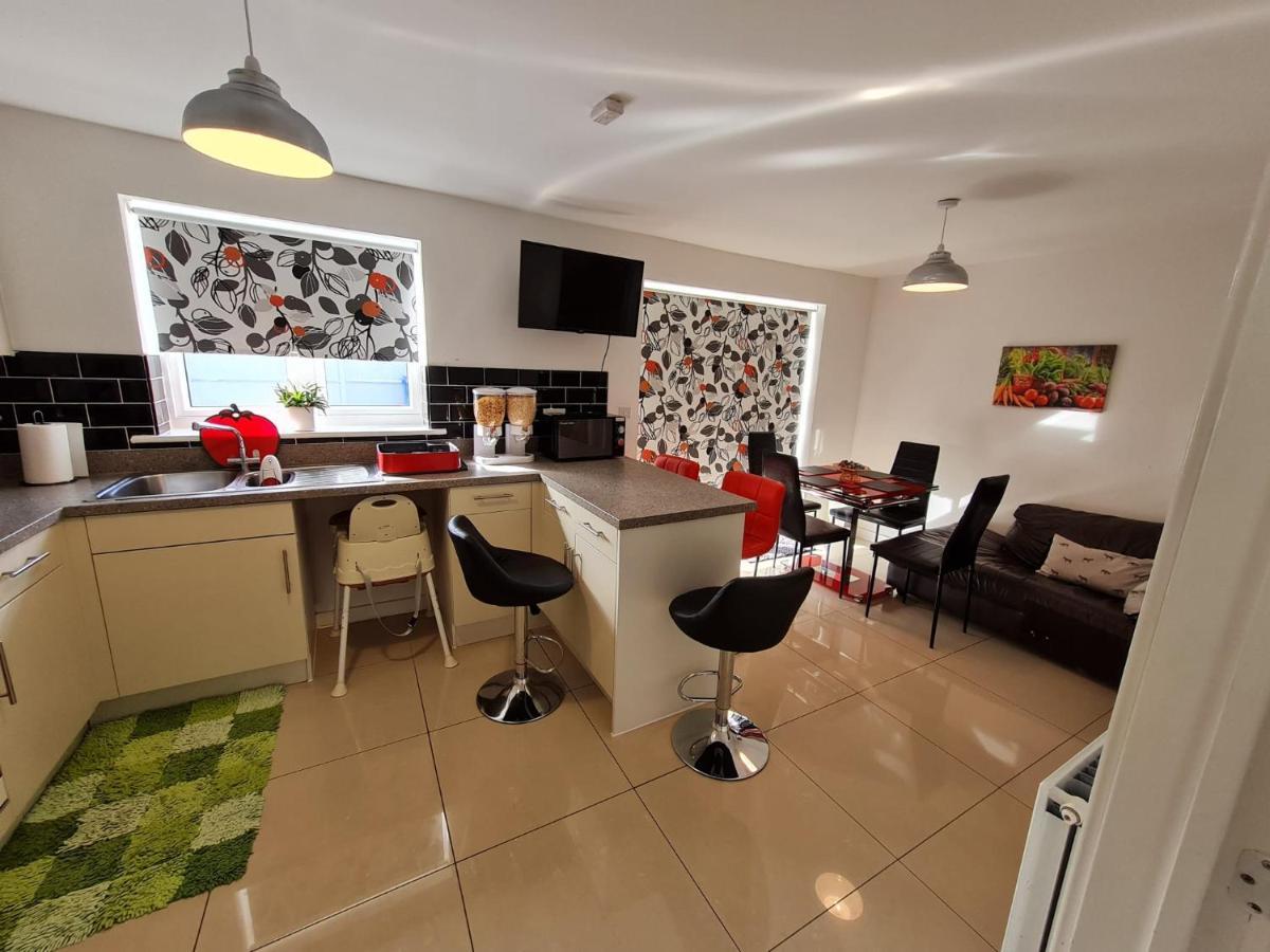 M&B Haven - Sittingbourne Apartment Bagian luar foto