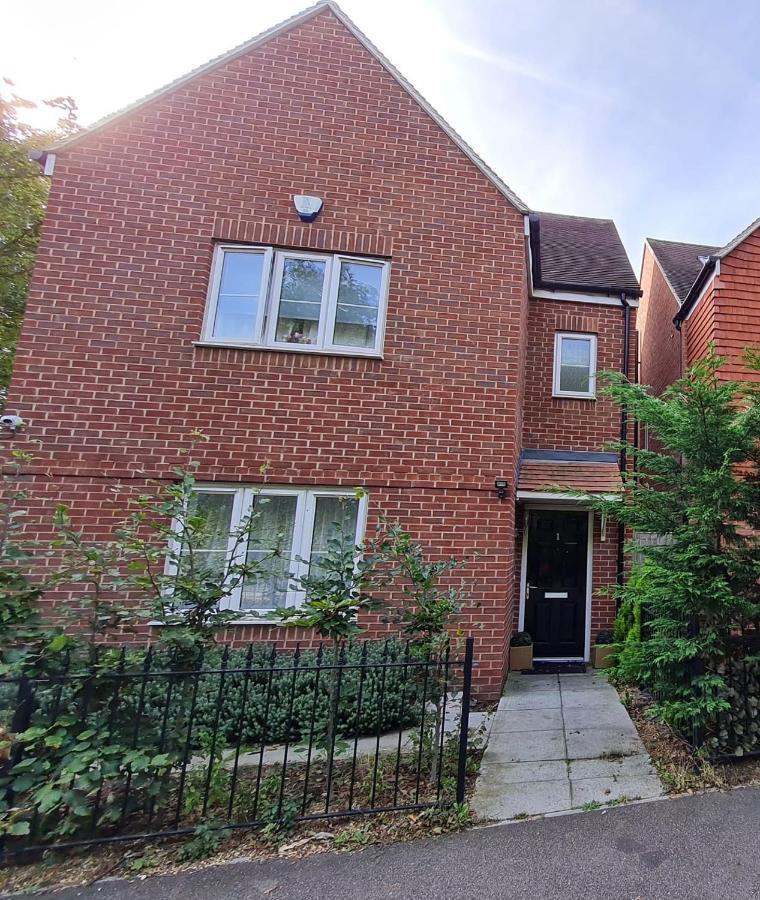 M&B Haven - Sittingbourne Apartment Bagian luar foto