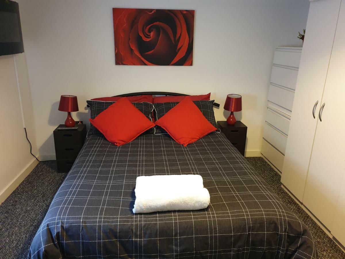 M&B Haven - Sittingbourne Apartment Bagian luar foto